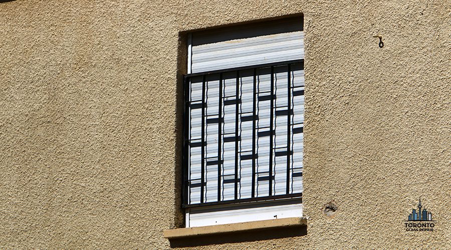 vecteezy_small-window-in-the-big-city_19586226